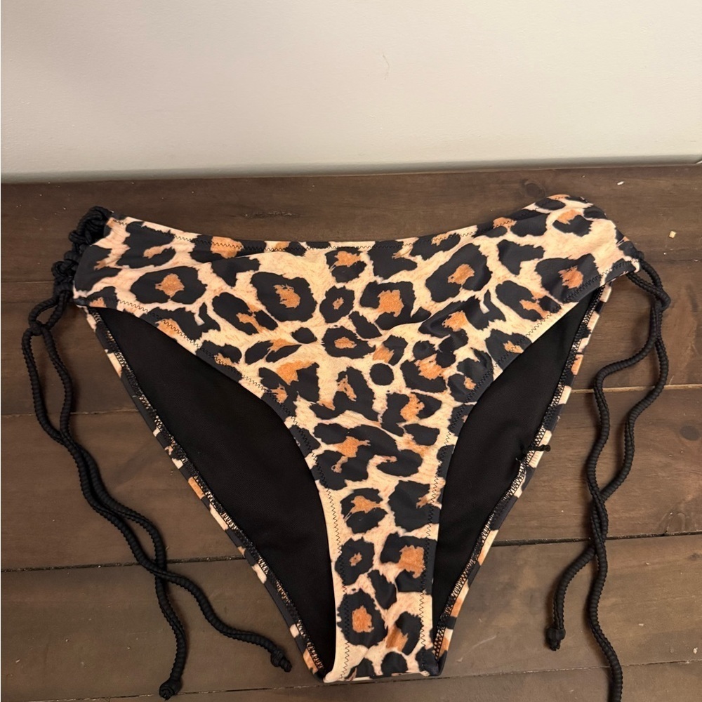 Leopard Print Tie-Side Bikini Bottoms – Adjustable – Women’s 🐆
